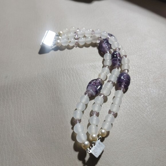 Purple Glass Beaded Bracelet Rhinestone Vintage Triple Strand White Clasp Pearl - Picture 9 of 12